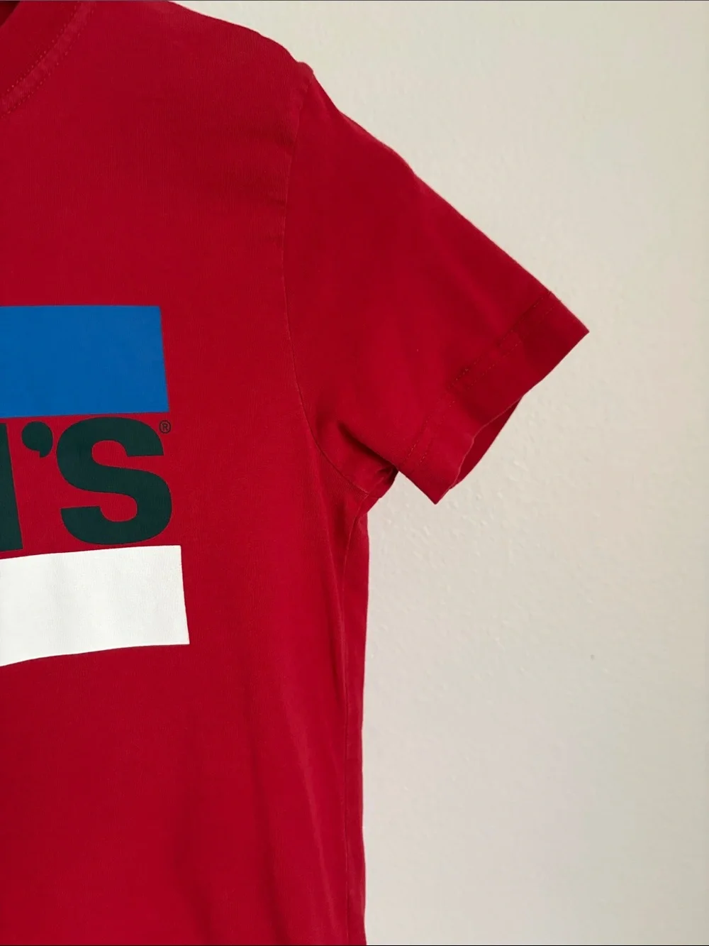 Levi's Red Tee with Blue, M (10/12)